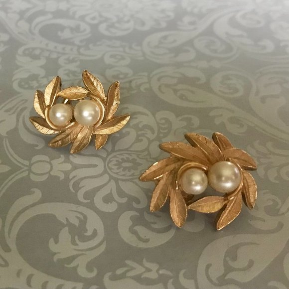 Vintage 1971 Avon Evening Creation Earrings - Picture 3 of 8